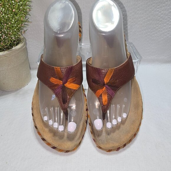 CLARK'S ARTISAN LEATHER THONG SANDAL IN BROWN AND ORANGE WOMENS SIZE 8.5 GUC - Picture 1 of 10